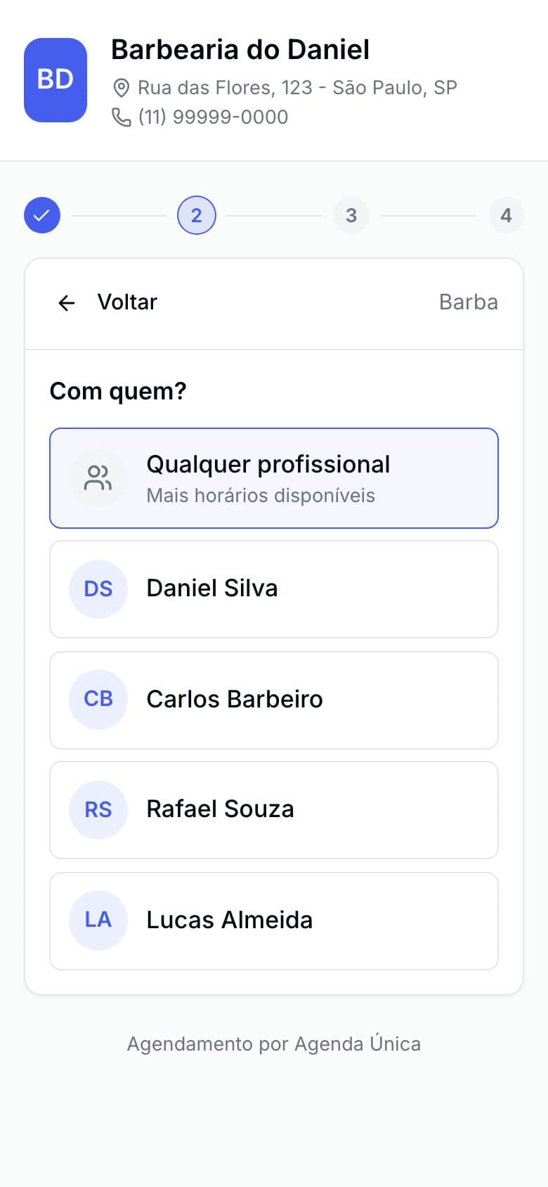 Cliente escolhendo o profissional